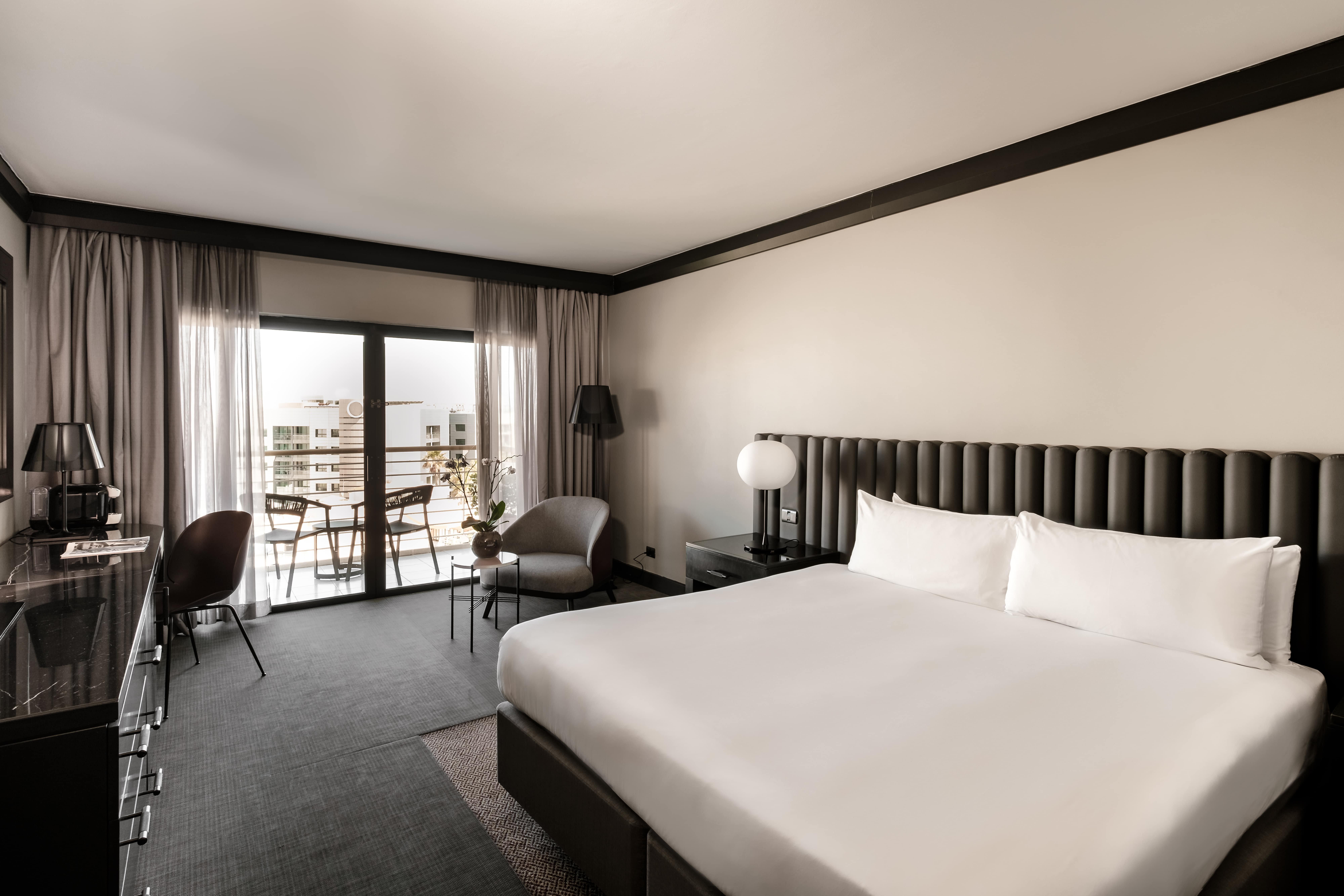 Intercontinental Malta By Ihg Hotel Saint Julian's Exterior photo A room at the hotel