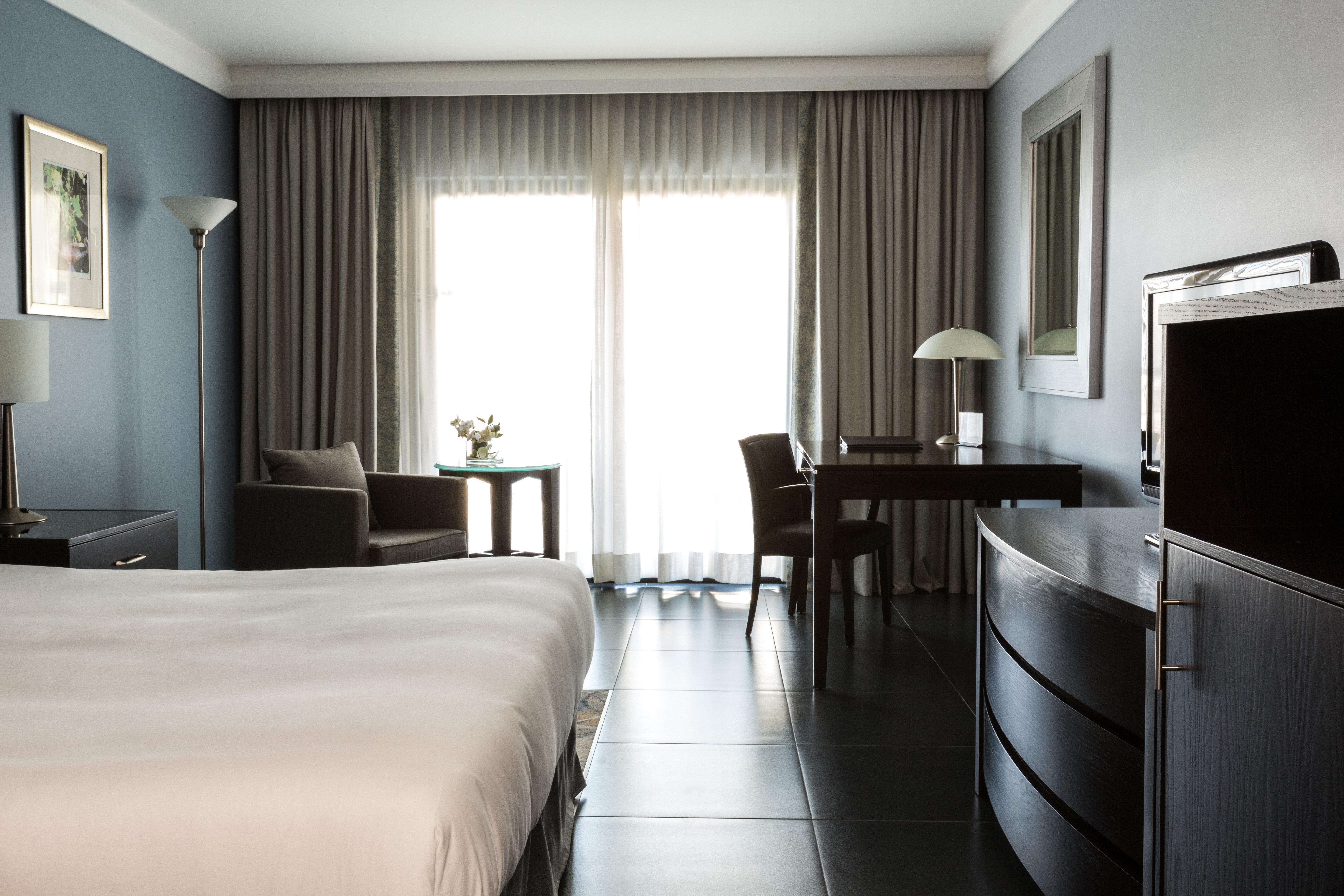 Intercontinental Malta By Ihg Hotel Saint Julian's Exterior photo A room at the hotel