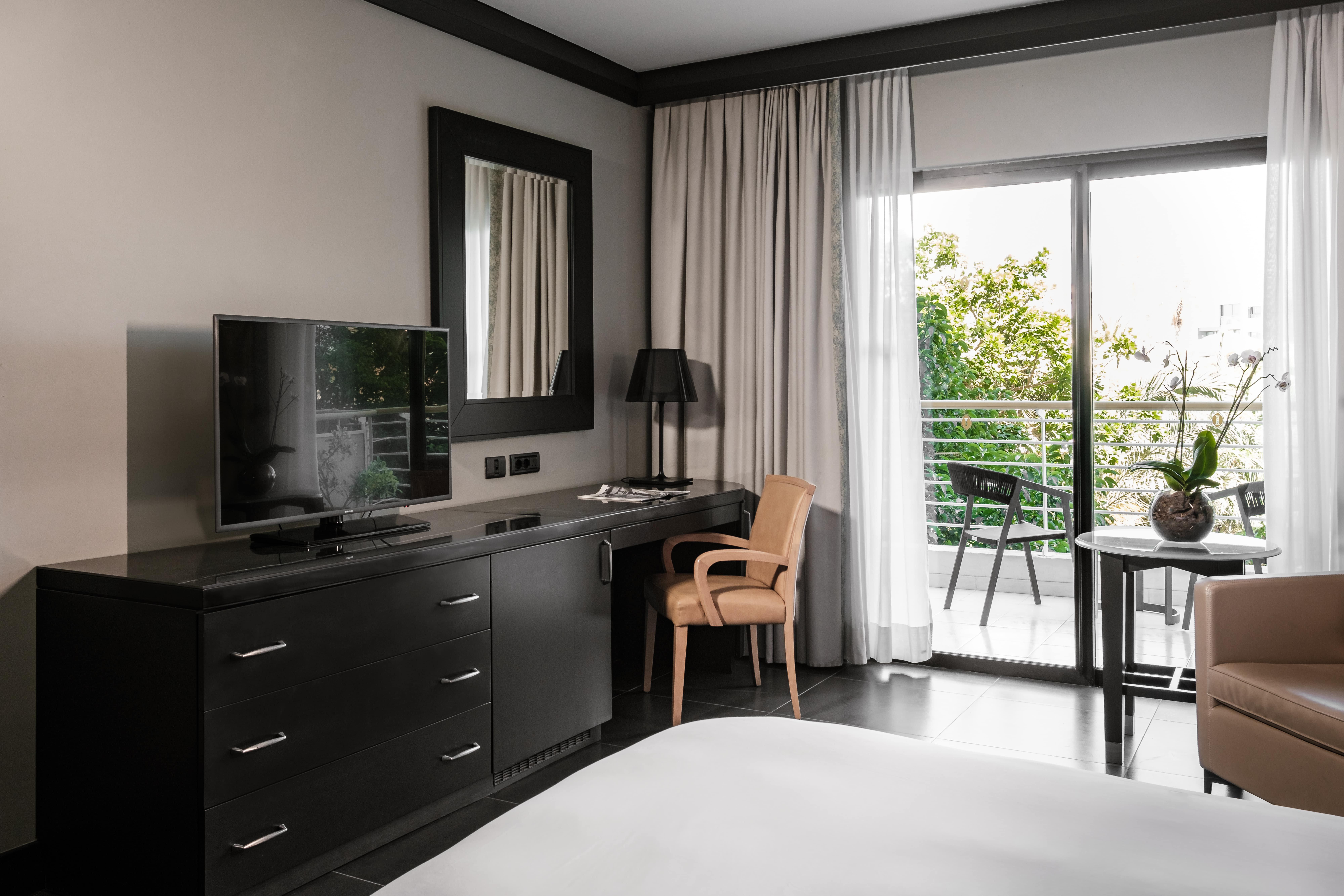 Intercontinental Malta By Ihg Hotel Saint Julian's Exterior photo A room at the hotel