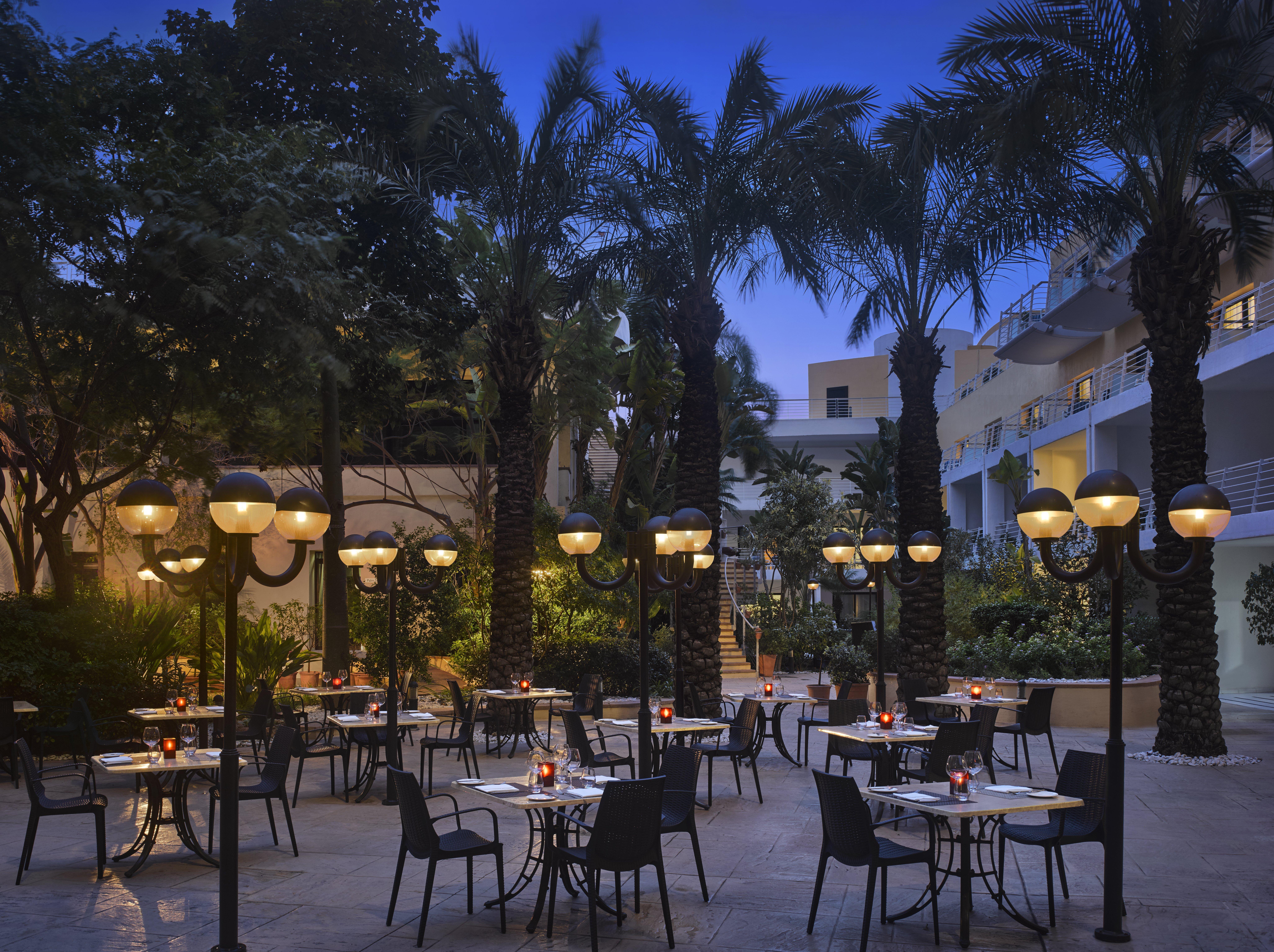 Intercontinental Malta By Ihg Hotel Saint Julian's Exterior photo The hotel's courtyard